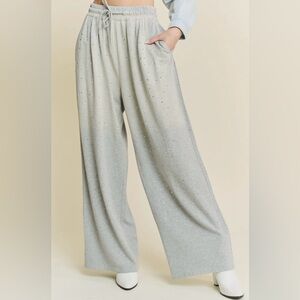 About this product
SPARKLING RHINESTONE POCKETS WAISTBAND WIDE LEG LONG PANTS